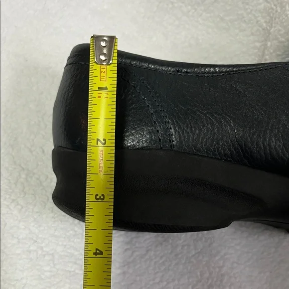 Clarks “in-motion” Women's Navy Blue Leather Loafers 12w 12 wide - Picture 8 of 14